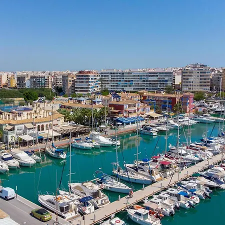 1 Bedroom Beautiful In Lägenhet Torrevieja